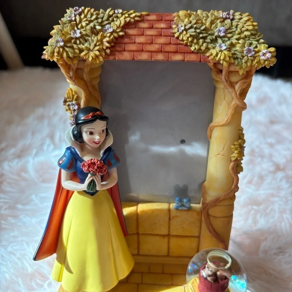 Disney Snow White Picture Frame Figurine with Mirror and Bear Water Snow Globe